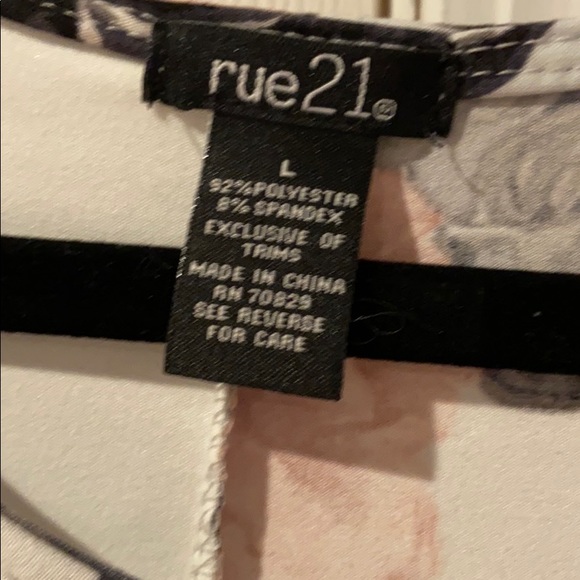 NWOT Floral Dress ❗️ - Picture 3 of 6